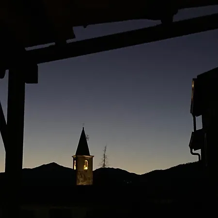 House In The Medieval Village Casa vacanze