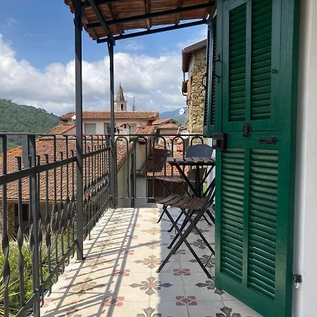 House In The Medieval Village Casa vacanze
